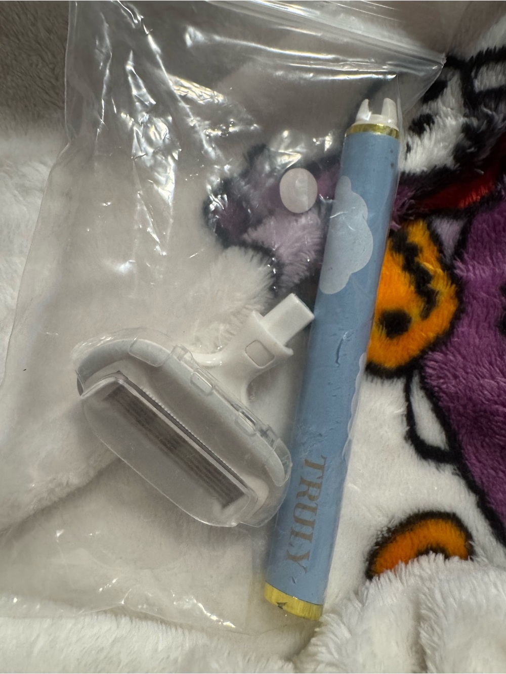TRULY Blue Cloud Razor New In Bag